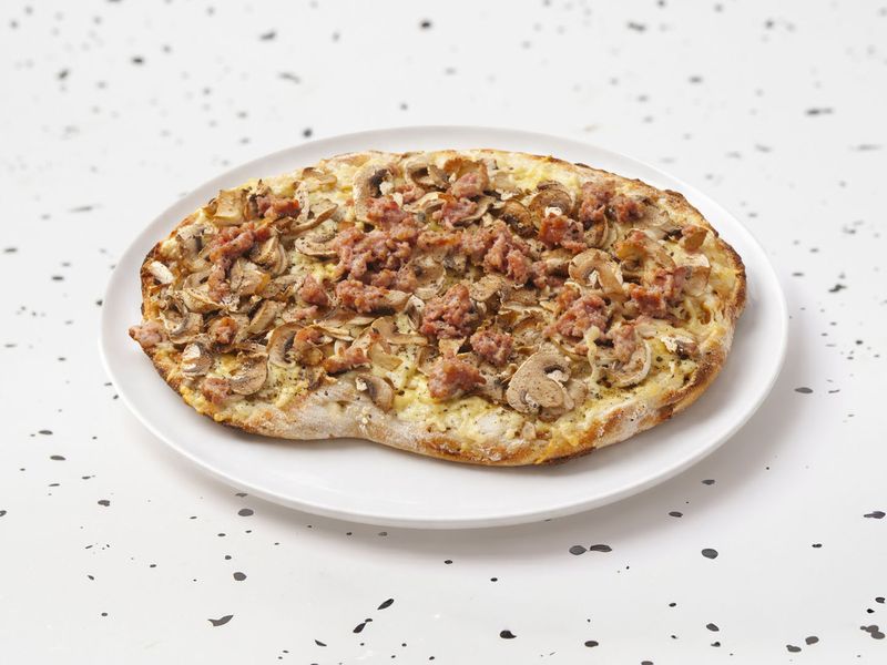 Pinsa Funghi e salsiccia